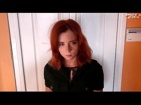 ❤️ Ochranka potrestala peknú ženu za krádež v obchode - sperma v ústach ☑ Porno video na nás ☑